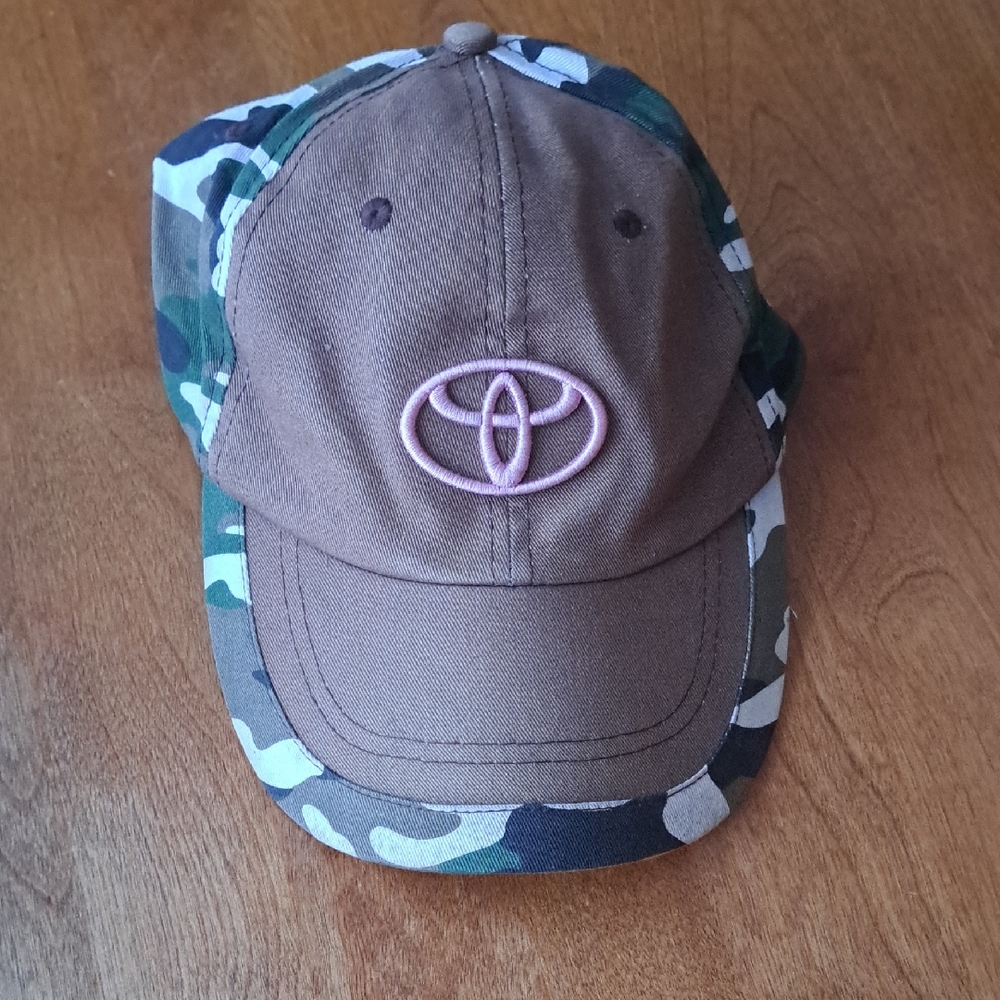 Brown Camouflage Women's Cap